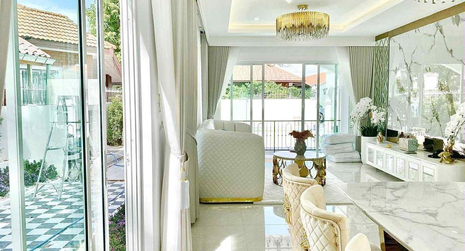 Casa en venta de 5 habitaciones en Bang Lamung, Chonburi