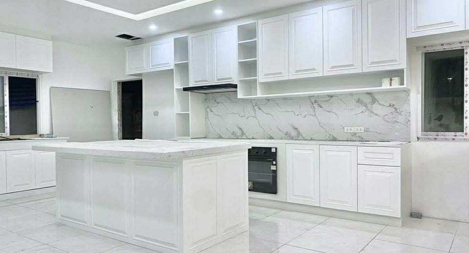 Casa en venta de 5 habitaciones en Bang Lamung, Chonburi