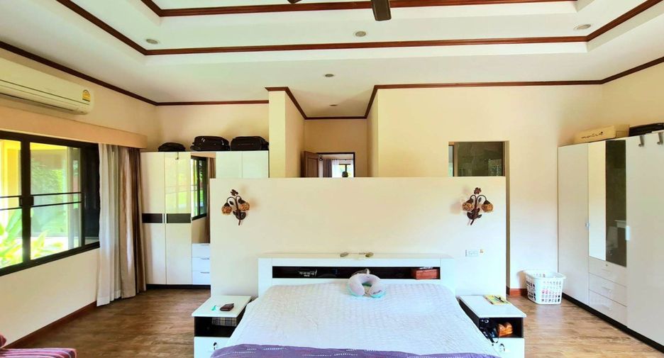 For sale 6 bedrooms house in Sattahip, Chonburi
