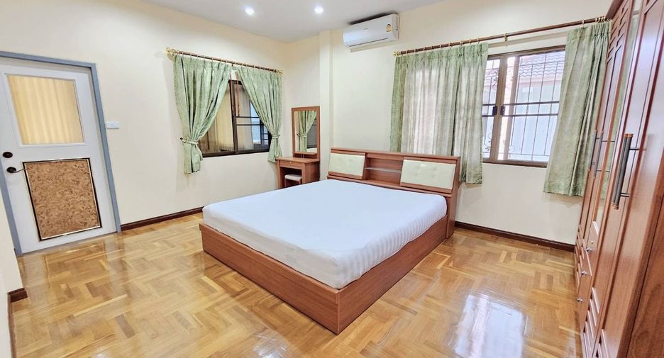 For sale 4 bedrooms house in Bang Lamung, Chonburi