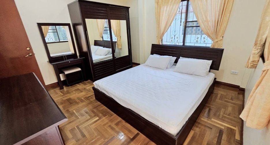 For sale 4 bedrooms house in Bang Lamung, Chonburi