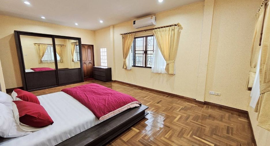 For sale 4 bedrooms house in Bang Lamung, Chonburi
