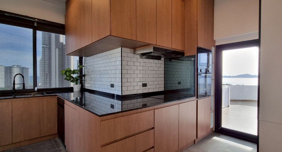 For sale 5 bedrooms condo in Pratumnak, Pattaya