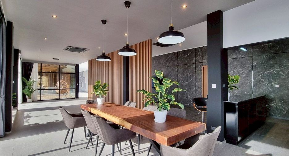 For sale 5 bedrooms condo in Pratumnak, Pattaya