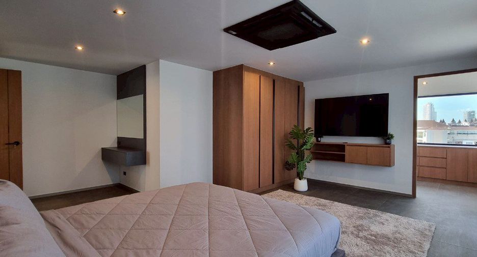 For sale 5 bedrooms condo in Pratumnak, Pattaya