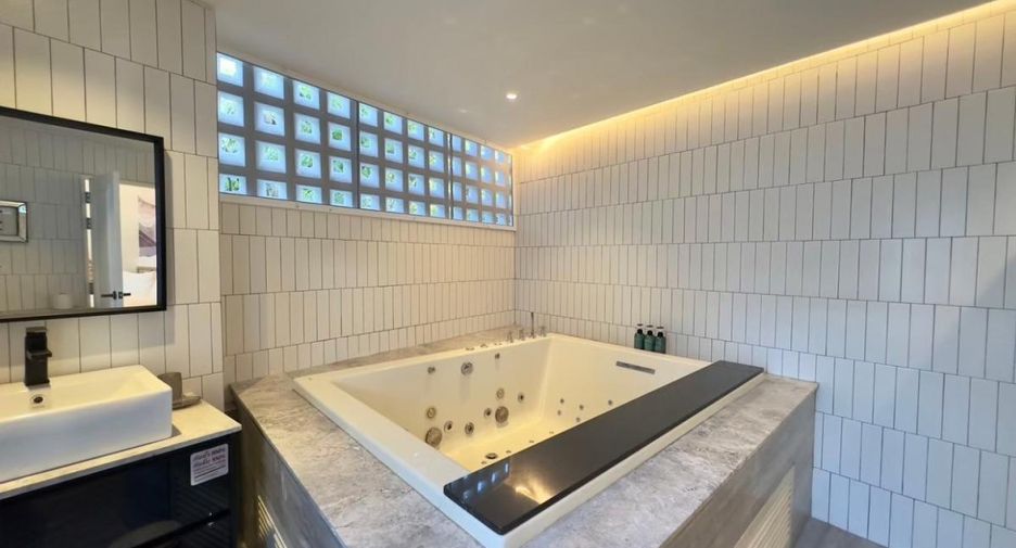 For sale 5 bedrooms house in Sattahip, Chonburi