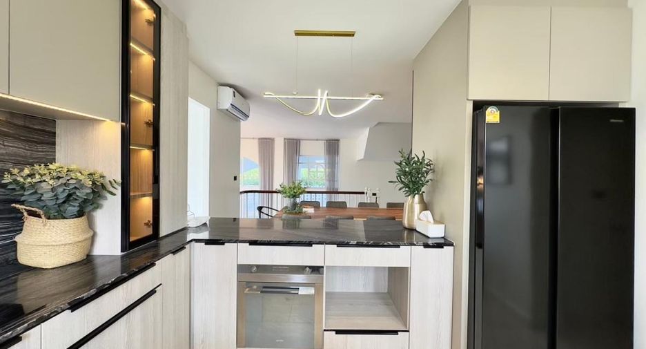 For sale 5 bedrooms house in Sattahip, Chonburi