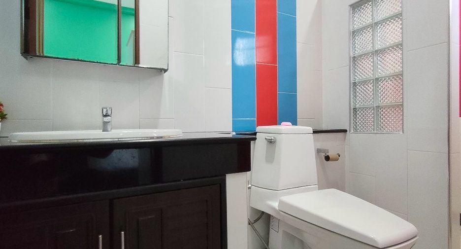 For sale 4 bedrooms house in Sattahip, Chonburi