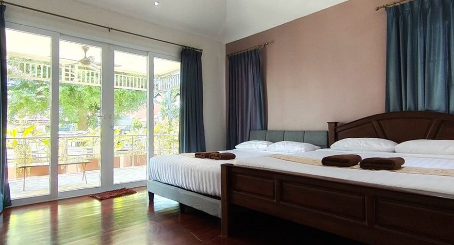 For sale 4 bedrooms house in Sattahip, Chonburi