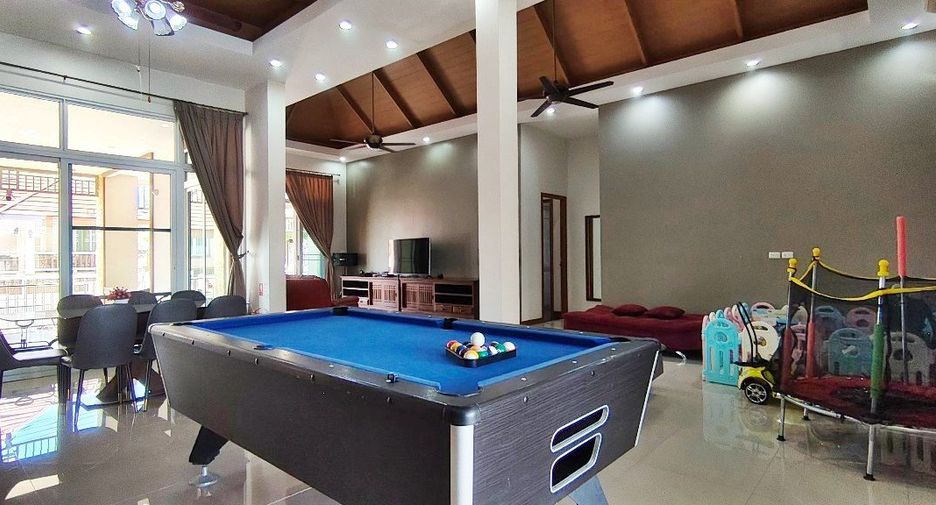 For sale 4 bedrooms house in Sattahip, Chonburi