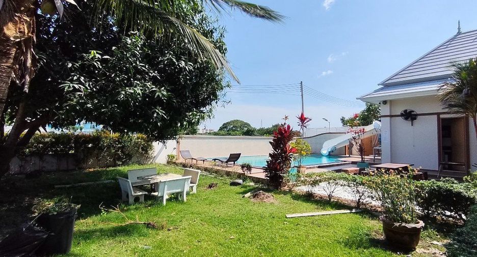 For sale 4 bedrooms house in Sattahip, Chonburi