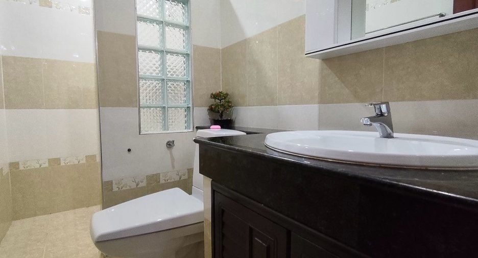 For sale 4 bedrooms house in Sattahip, Chonburi
