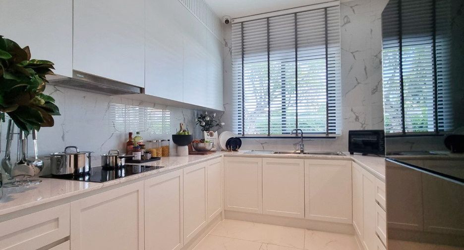 For sale 4 ベッドルーム house in Bang Lamung, Chonburi