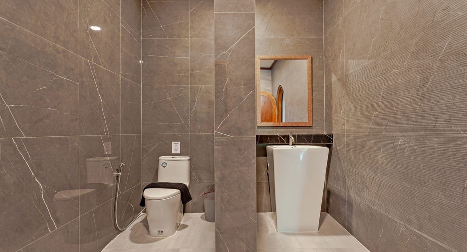 Haus zur Miete mit 5 Zimmer in Bang Lamung, Chonburi