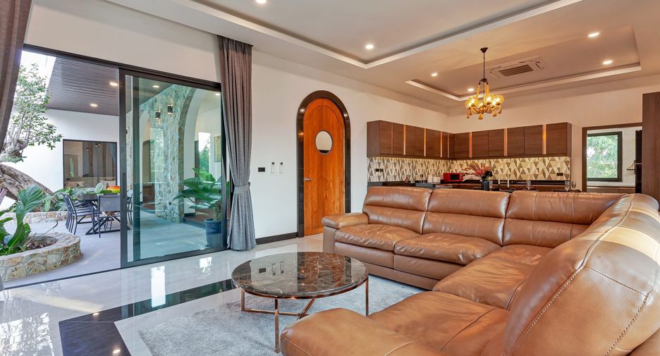 Haus zur Miete mit 5 Zimmer in Bang Lamung, Chonburi