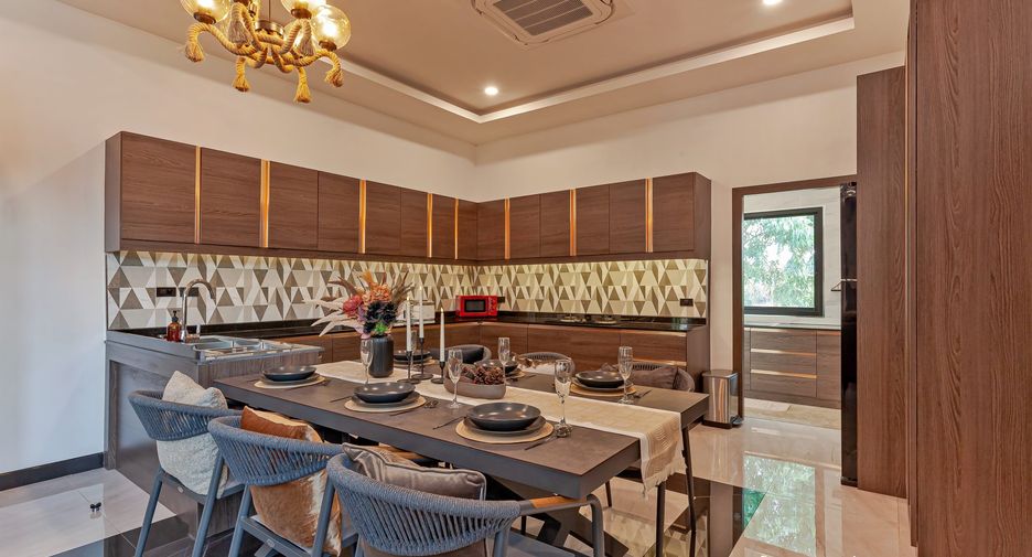 Haus zur Miete mit 5 Zimmer in Bang Lamung, Chonburi