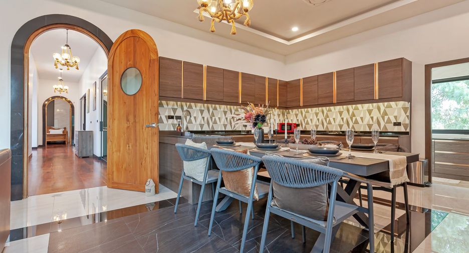 Haus zur Miete mit 5 Zimmer in Bang Lamung, Chonburi