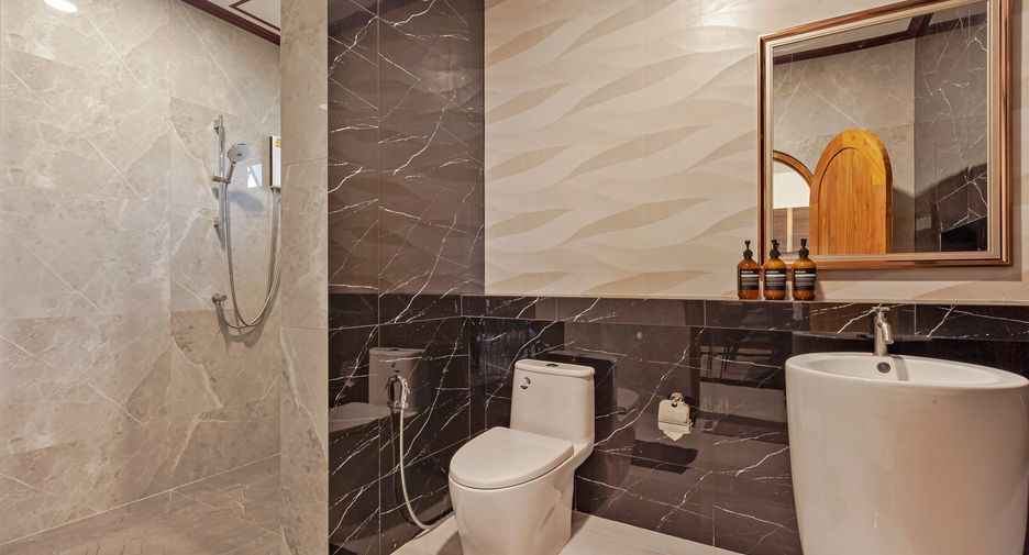 Haus zur Miete mit 5 Zimmer in Bang Lamung, Chonburi