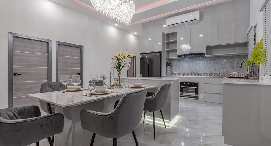 For sale 5 ベッドルーム house in Bang Lamung, Chonburi