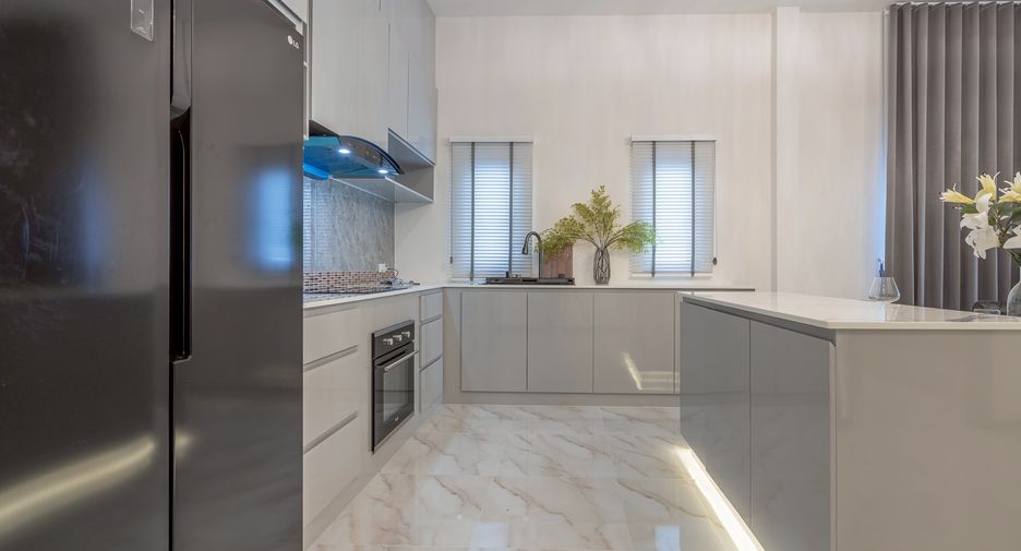 For sale 5 ベッドルーム house in Bang Lamung, Chonburi