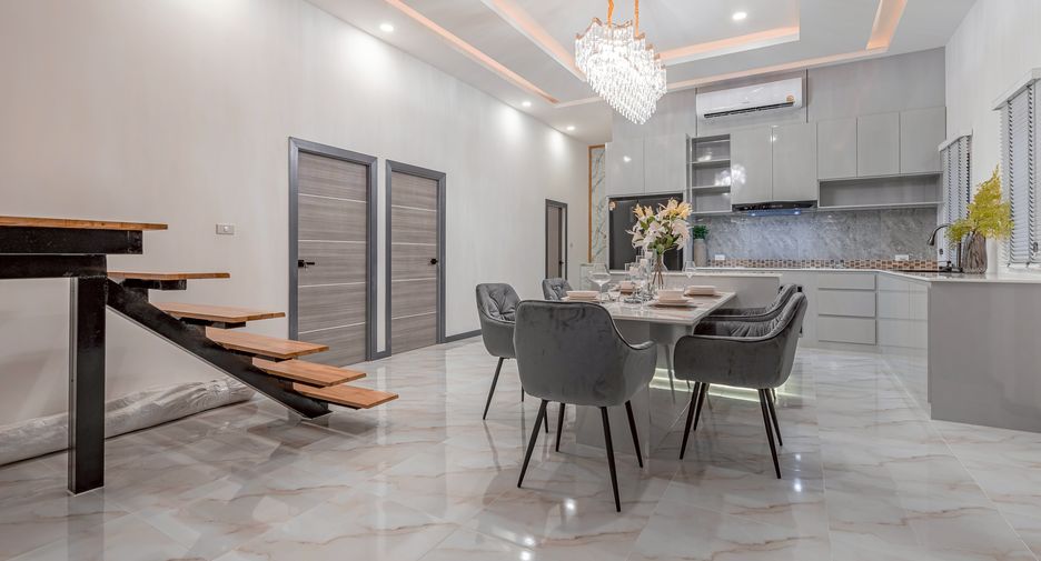 For sale 5 ベッドルーム house in Bang Lamung, Chonburi