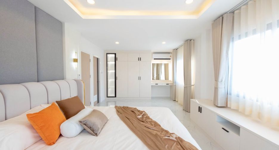 Casa en venta de 5 habitaciones en Bang Lamung, Chonburi