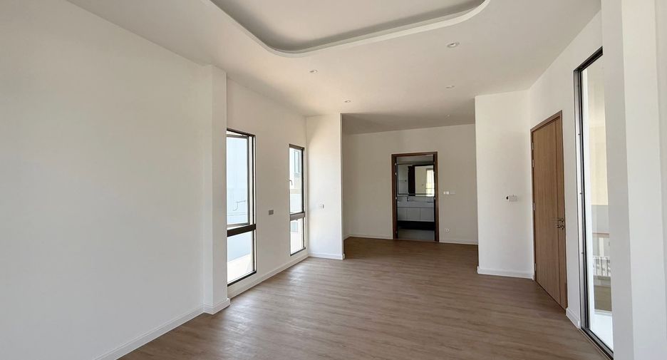 For sale 4 bedrooms house in Bang Lamung, Chonburi