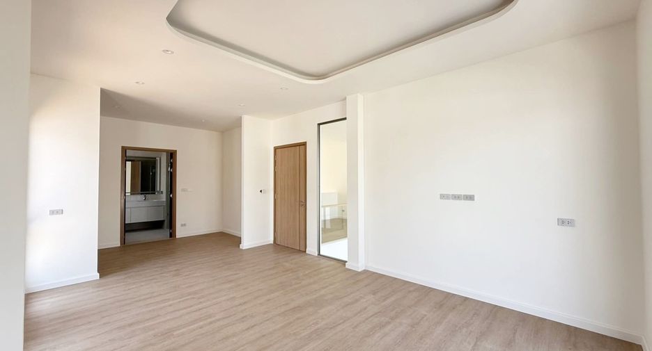 For sale 4 bedrooms house in Bang Lamung, Chonburi
