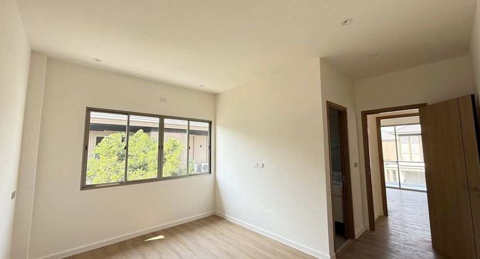For sale 4 bedrooms house in Bang Lamung, Chonburi