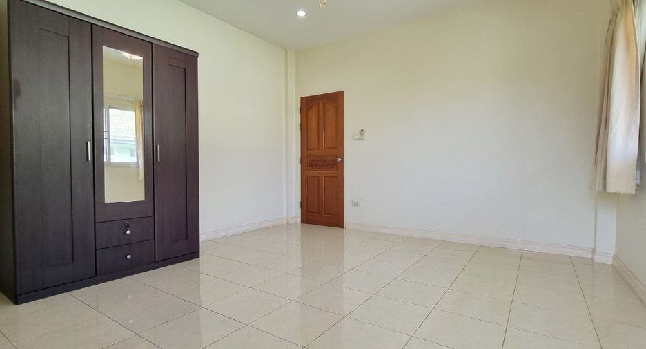 For sale 4 bedrooms house in Bang Lamung, Chonburi