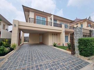 À louer 4 chambres maison à Bang Lamung, Chonburi