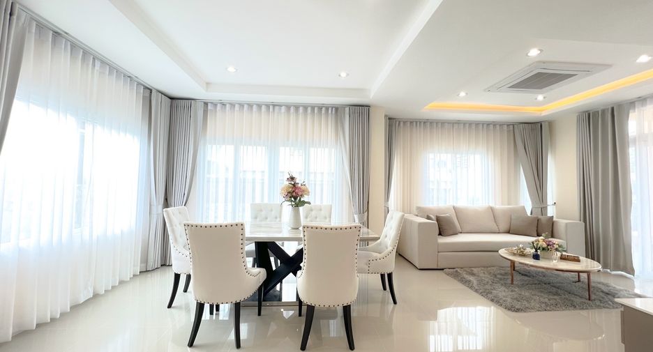 Casa en alquiler de 3 habitaciones en Bang Lamung, Chonburi