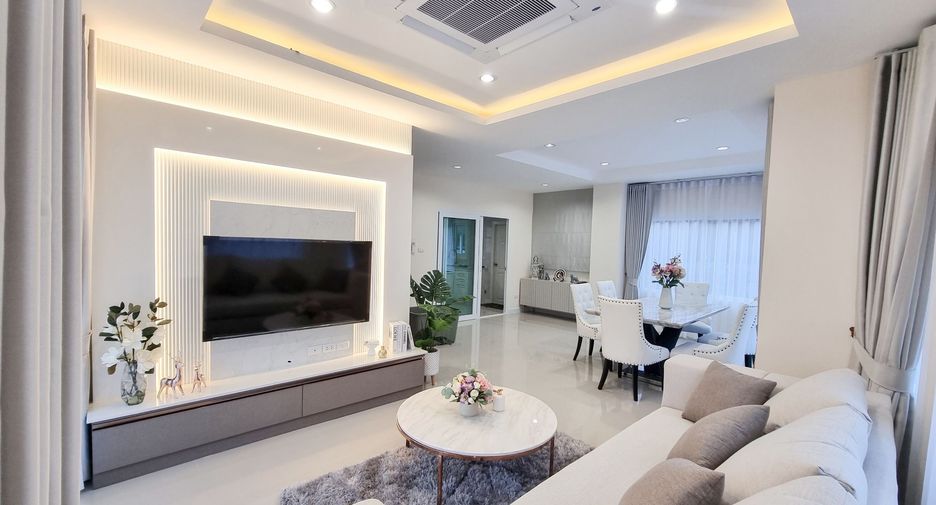 Casa en alquiler de 3 habitaciones en Bang Lamung, Chonburi