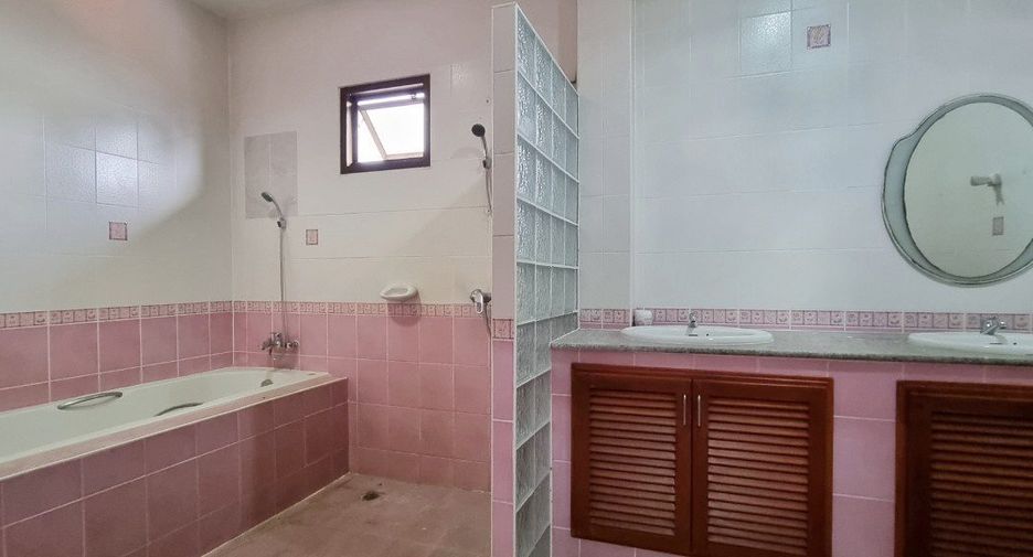 For sale 5 bedrooms house in Bang Lamung, Chonburi