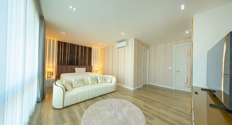For sale 7 bedrooms house in Sattahip, Chonburi
