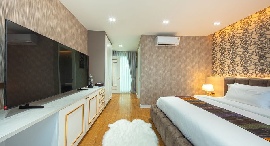 For sale 7 bedrooms house in Sattahip, Chonburi