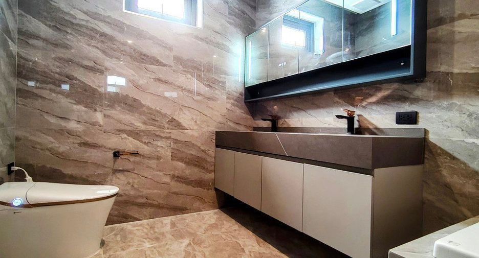 Casa en venta de 4 habitaciones en Bang Lamung, Chonburi