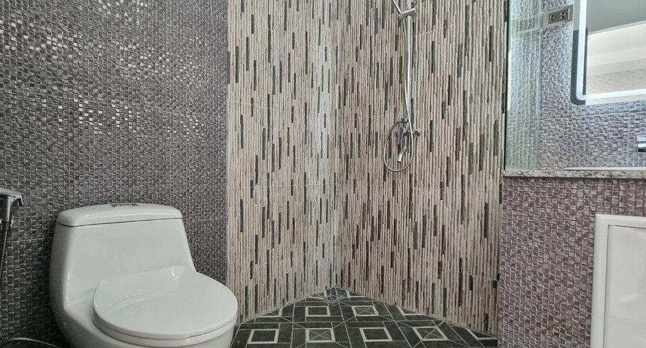 For sale 6 bedrooms house in Bang Lamung, Chonburi