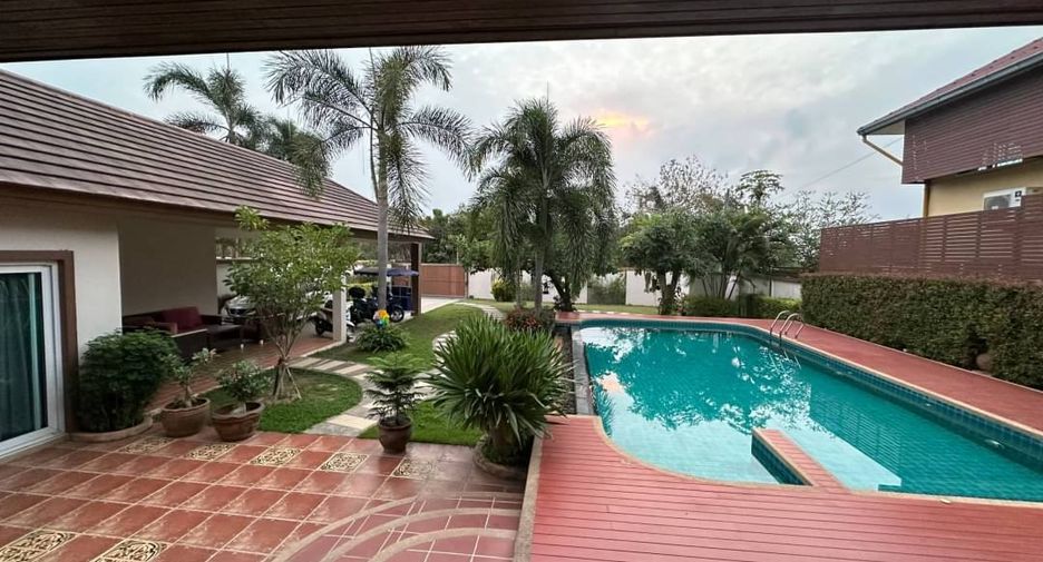 For sale 4 bedrooms house in Sattahip, Chonburi