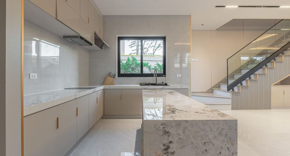 Casa en venta de 4 habitaciones en Bang Lamung, Chonburi