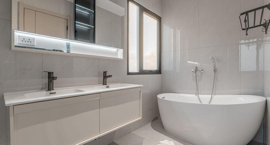 Casa en venta de 4 habitaciones en Bang Lamung, Chonburi