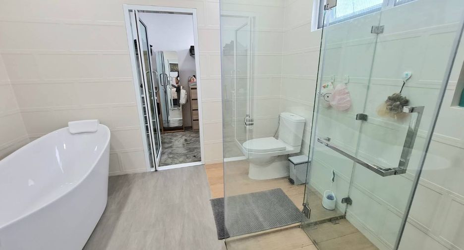 Продажа 3 спальни дом в Саттахип, Чонбури