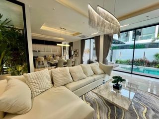 Casa en venta de 5 habitaciones en Bang Lamung, Chonburi