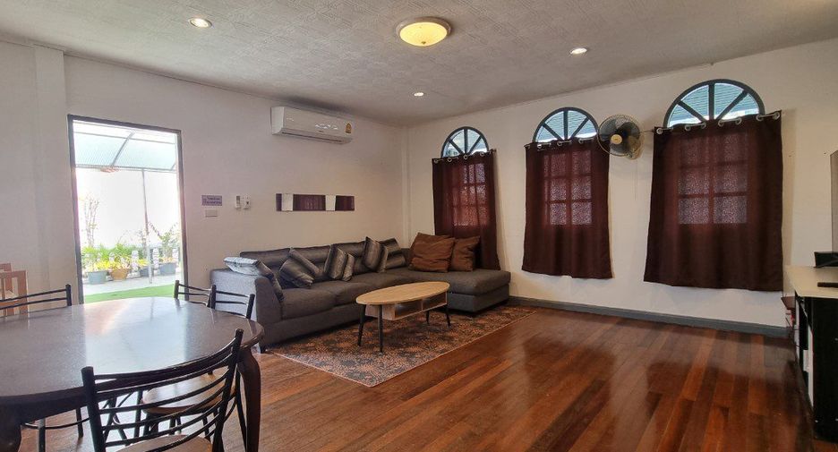 For rent 7 bedrooms retail Space in Bang Lamung, Chonburi