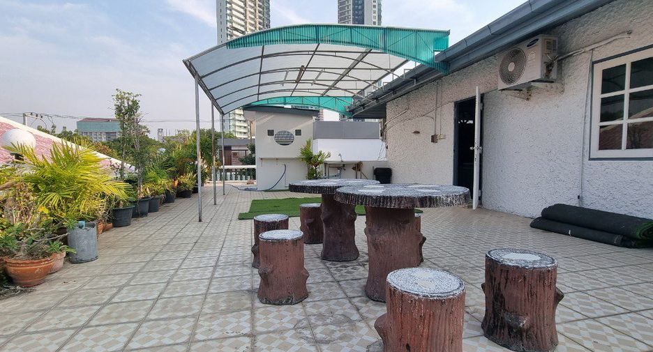 For rent 7 bedrooms retail Space in Bang Lamung, Chonburi
