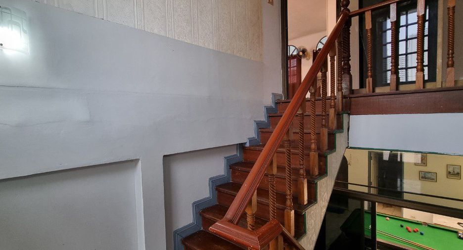 For rent 7 bedrooms retail Space in Bang Lamung, Chonburi