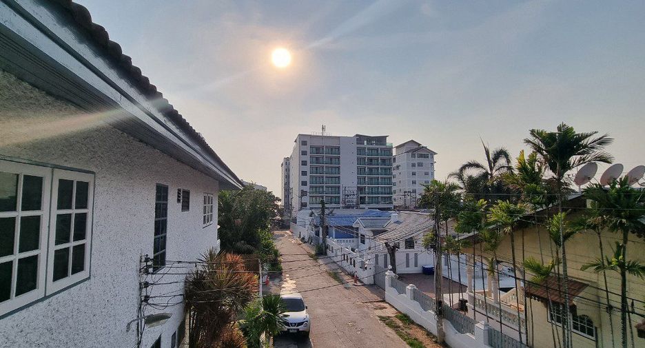 For rent 7 bedrooms retail Space in Bang Lamung, Chonburi