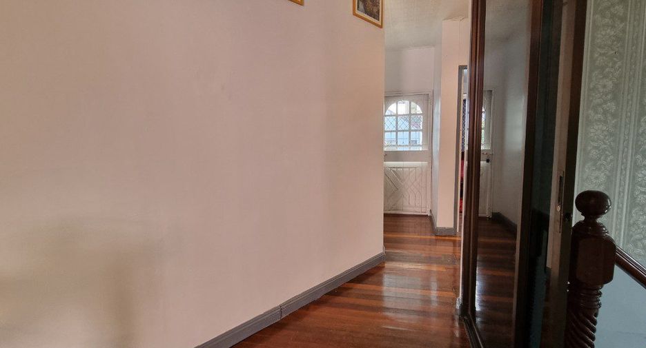 For rent 7 bedrooms retail Space in Bang Lamung, Chonburi