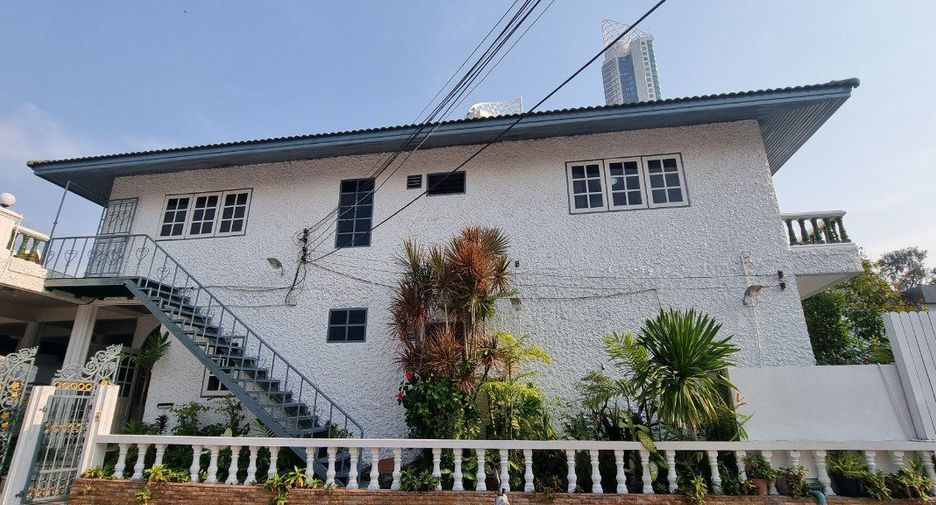 For rent 7 bedrooms retail Space in Bang Lamung, Chonburi