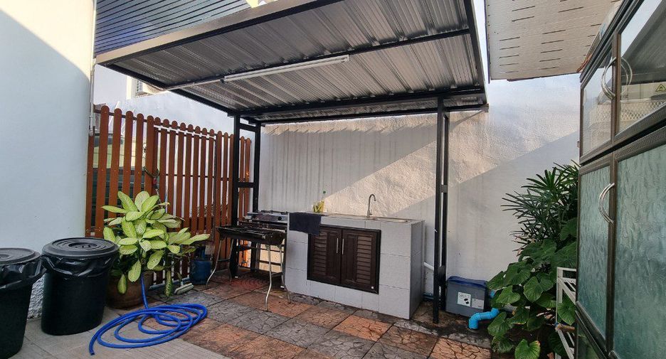 For rent 7 bedrooms retail Space in Bang Lamung, Chonburi